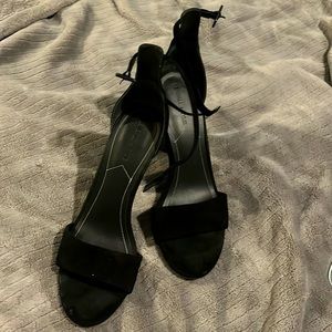 Kendall and Kylie Black Velvet 3 inch heels| size 9 M